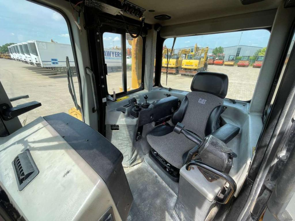 Caterpillar D6T LGP Photo 19