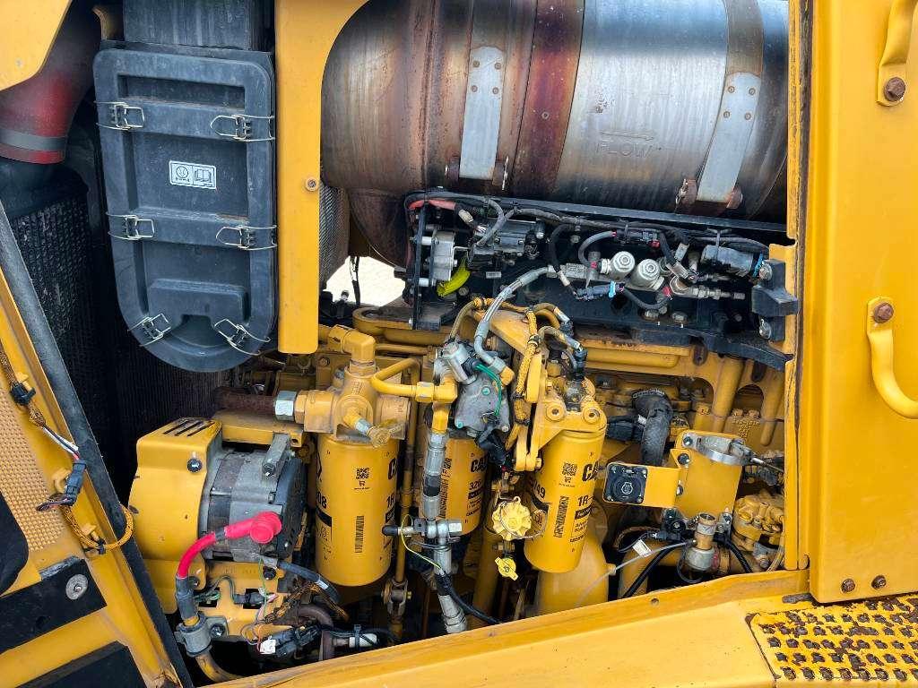 Caterpillar D8T - Ripper / German Machine Photo 24