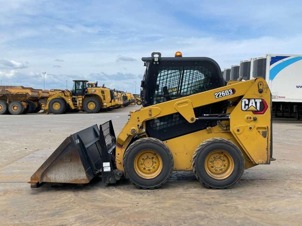 Caterpillar 226D3 Photo 1