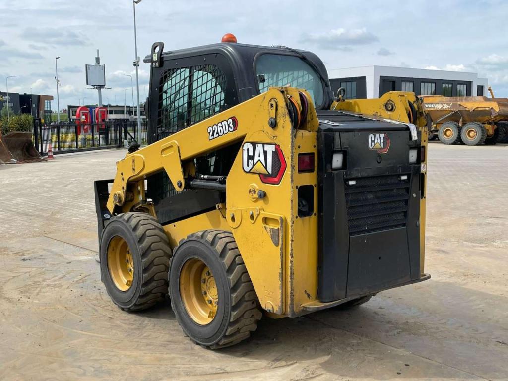 Caterpillar 226D3 Photo 4