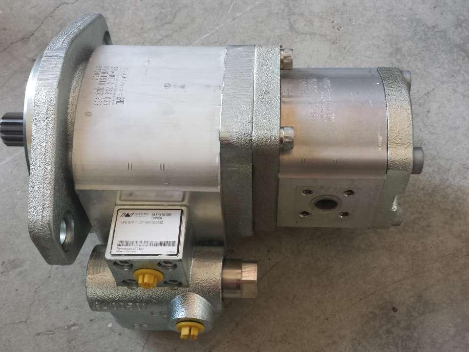 New Holland Pompe hydraulique Photo 1