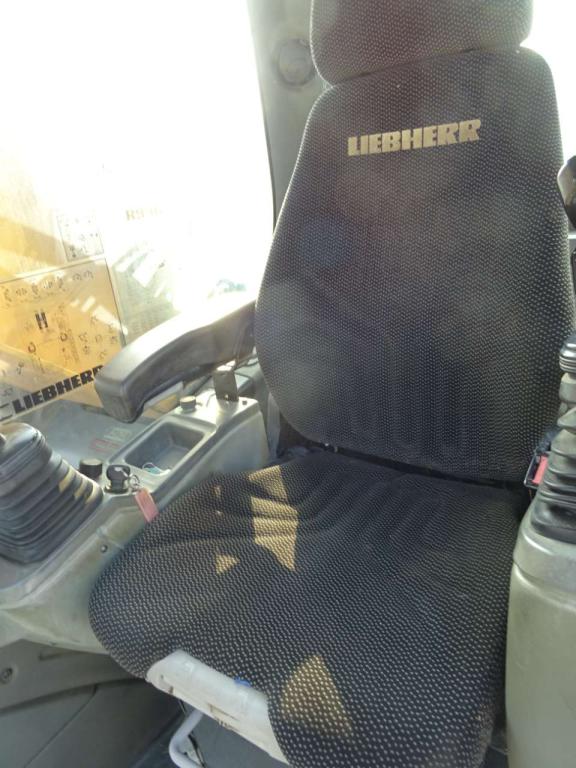 Liebherr R936 NLC Photo 9