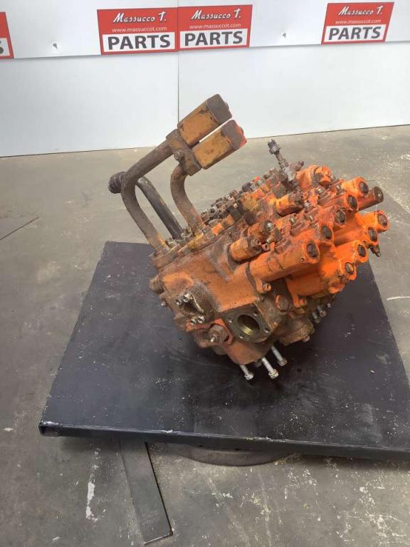 Distributeur hydraulique pour Fiat Hitachi FH 400 Photo 4
