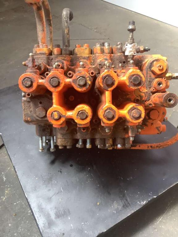 Distributeur hydraulique pour Fiat Hitachi FH 400 Photo 5
