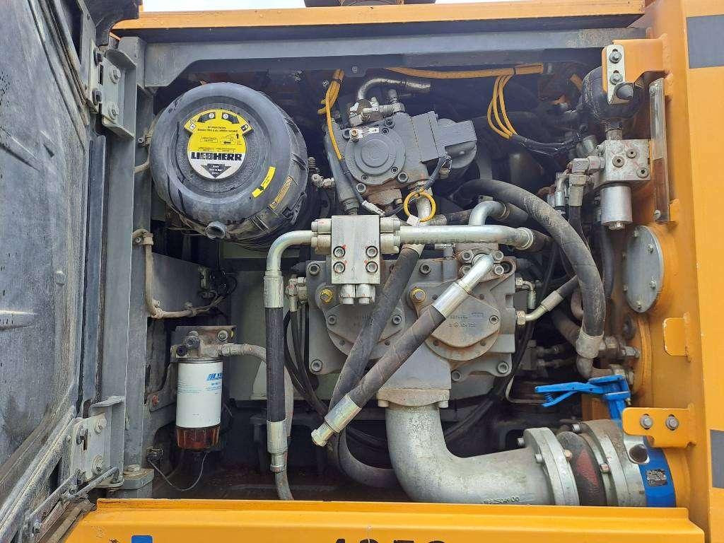 Liebherr R 946 LC Photo 22