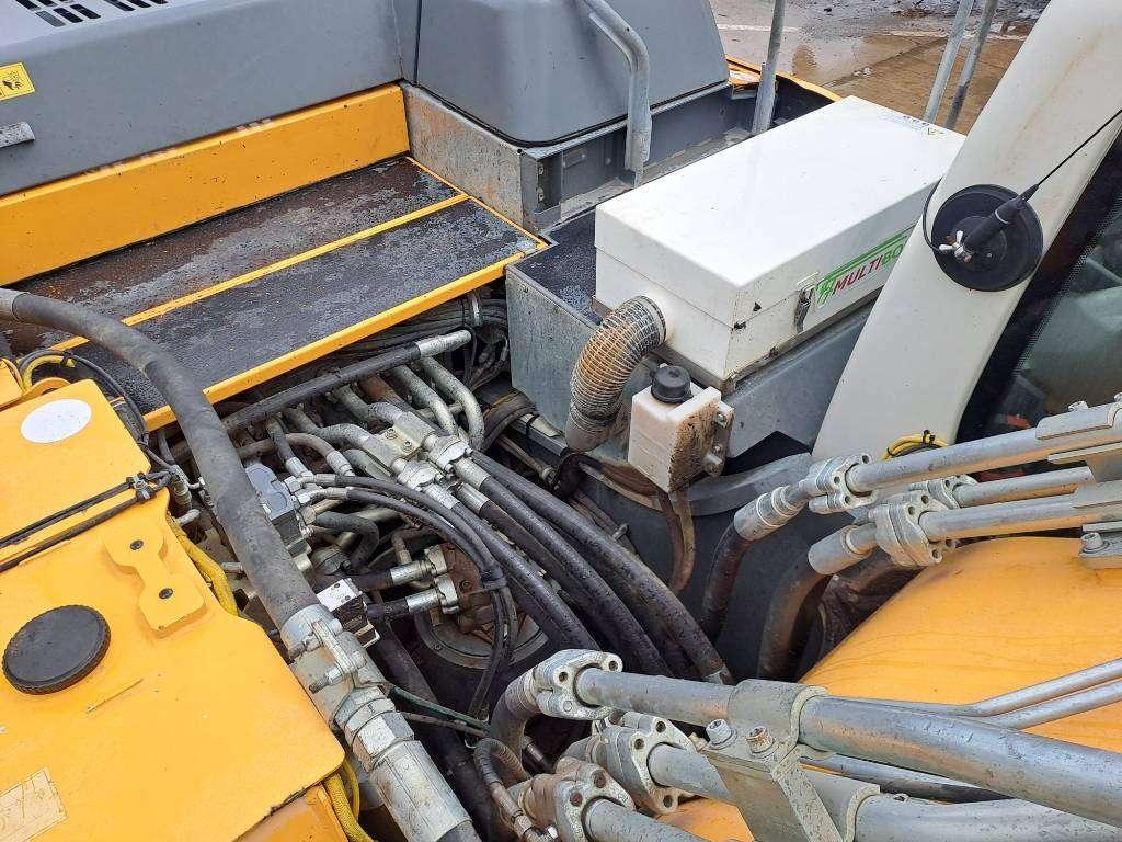 Liebherr R 946 LC Photo 24