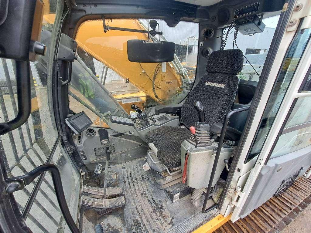 Liebherr R 946 LC Photo 28