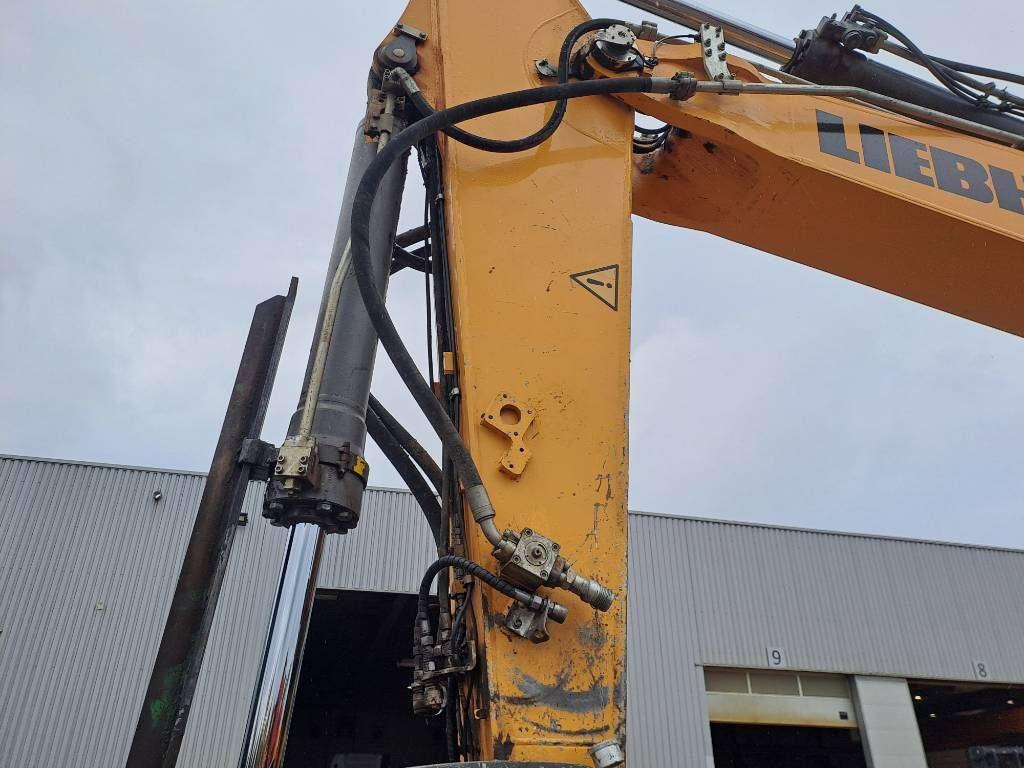 Liebherr R 946 LC Photo 8