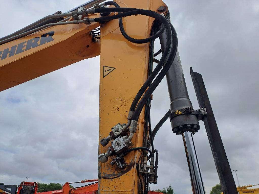 Liebherr R 946 LC Photo 9