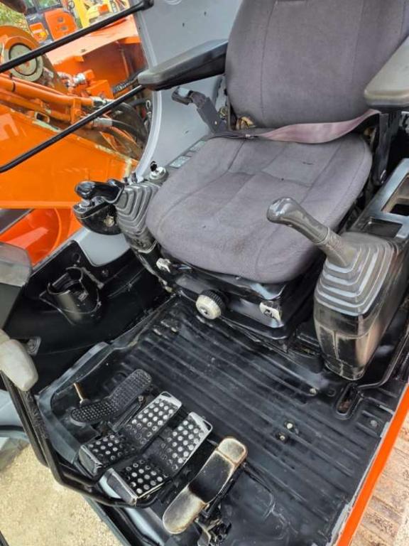 Hitachi ZAXIS 130 Photo 4