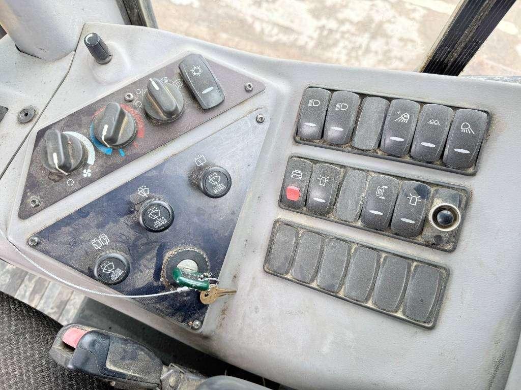 Volvo G970 - 5.5 Meter Blade / EPA Certified Photo 11