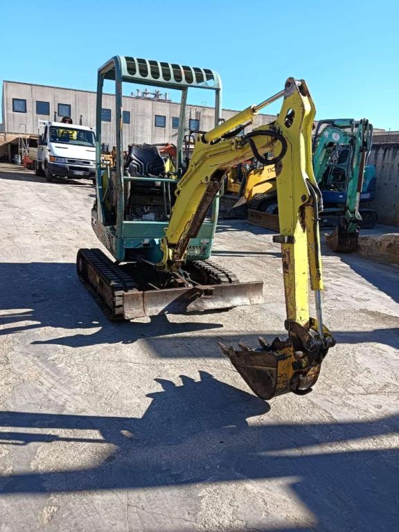 Yanmar B15 Photo 1