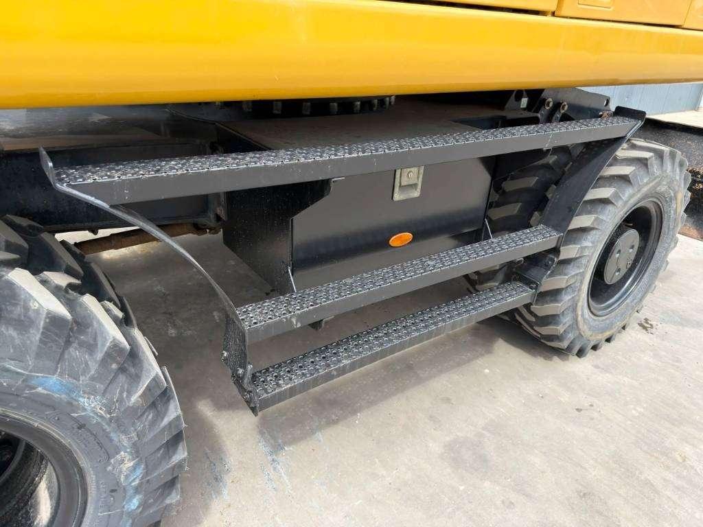 Caterpillar M318F Photo 16