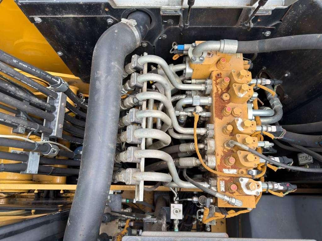 Caterpillar M318F Photo 30