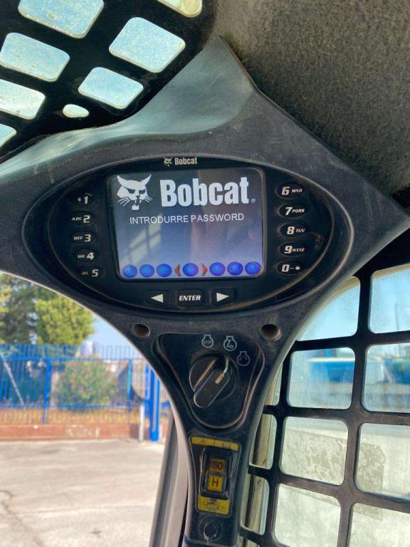 Bobcat T590 Photo 10
