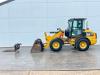 Caterpillar 908M - Bucket + Forks / Automatic Greasing Photo 1 thumbnail