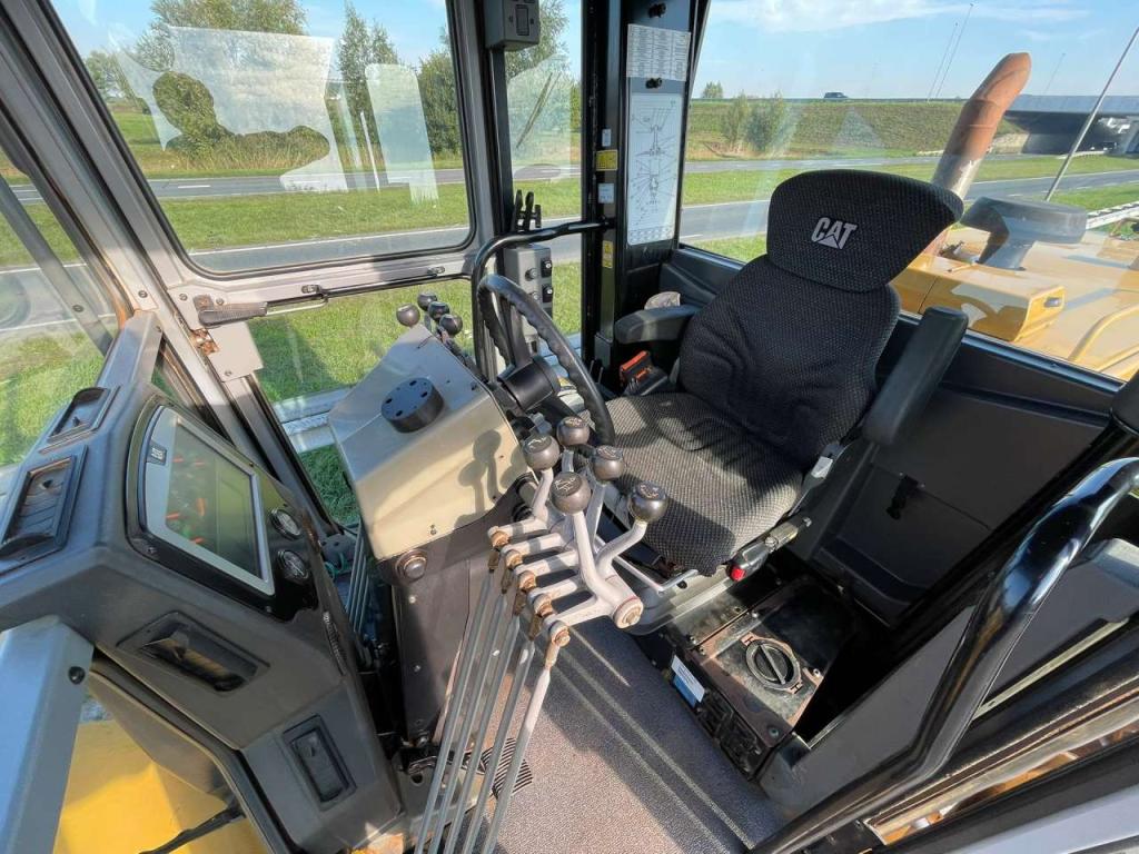 Caterpillar 140k Photo 17