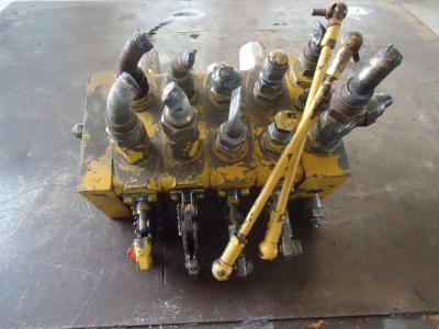 Distributeur hydraulique pour Venieri 12.23 en vente par OLM 90 Srl