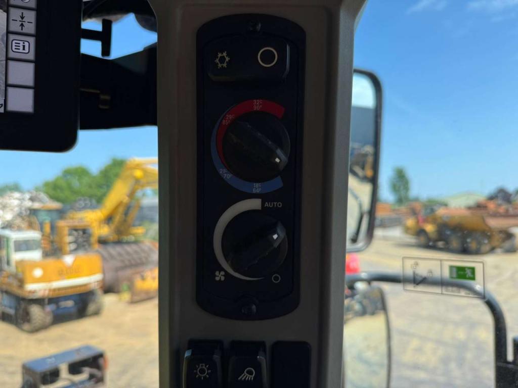 Caterpillar 988 XE High Lift Photo 14