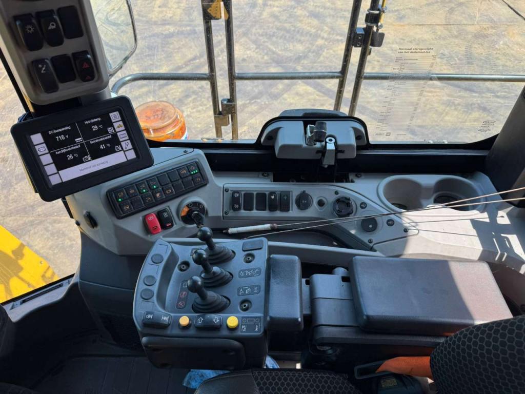 Caterpillar 988 XE High Lift Photo 8