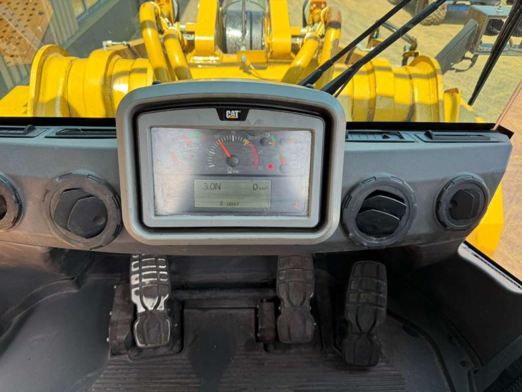 Caterpillar 988 XE High Lift Photo 9