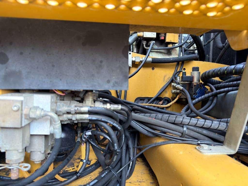 Caterpillar M322C Photo 24