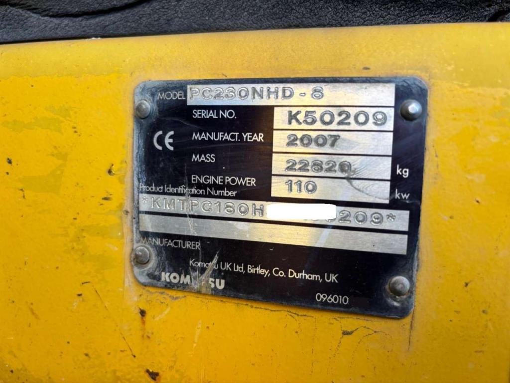 Komatsu PC 230  NHD Photo 4