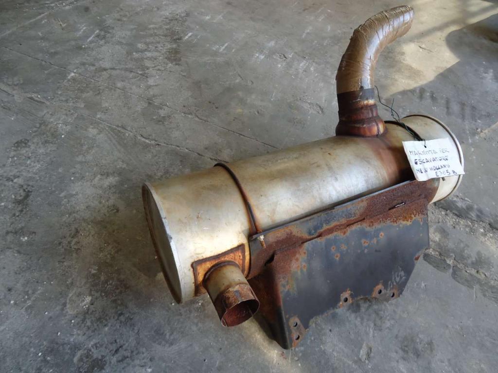 Silencieux pour New Holland E385B Photo 3