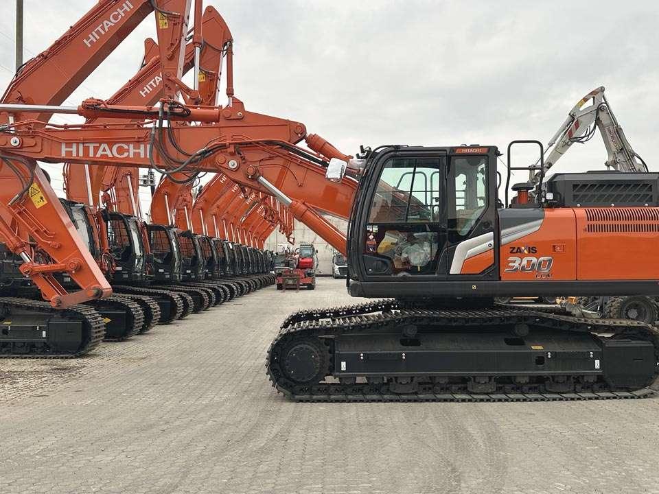 Hitachi ZX300LCN-7 Photo 1