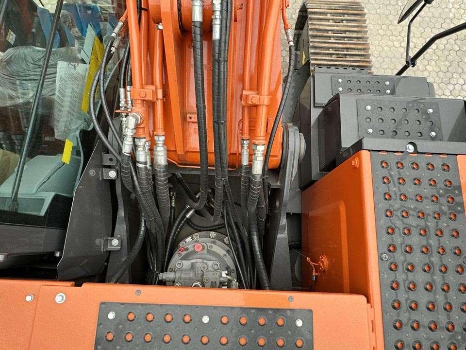 Hitachi ZX300LCN-7 Photo 10