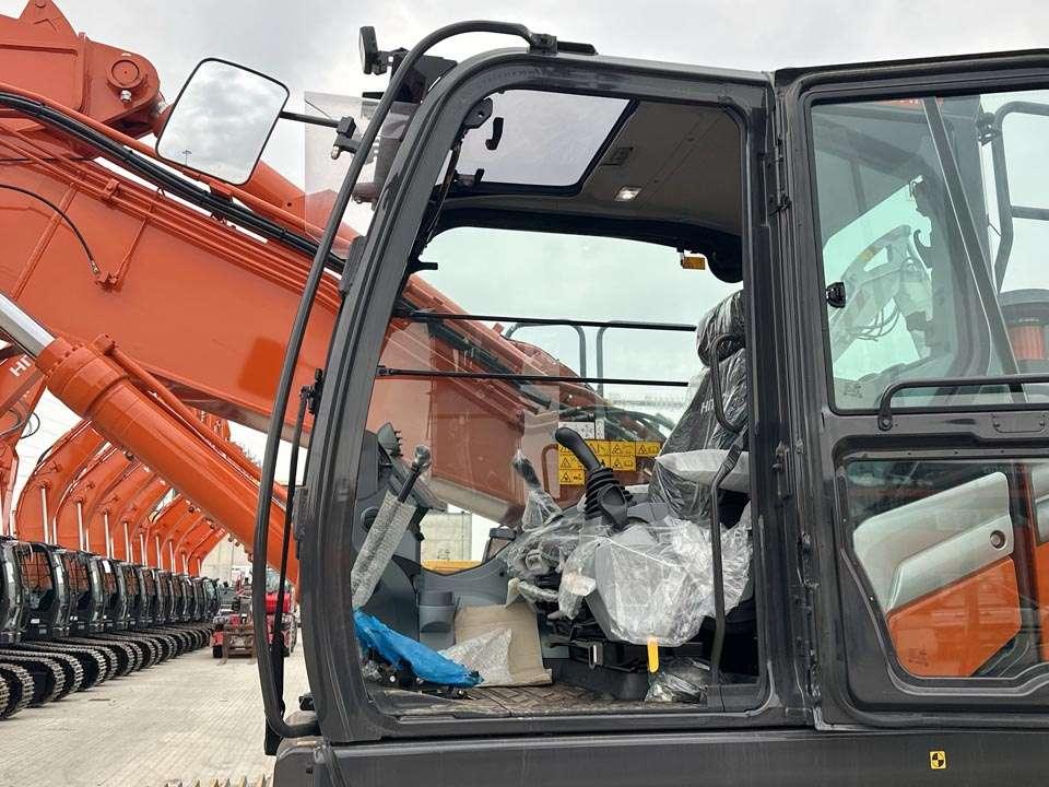 Hitachi ZX300LCN-7 Photo 12