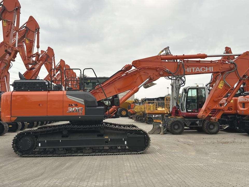 Hitachi ZX300LCN-7 Photo 20