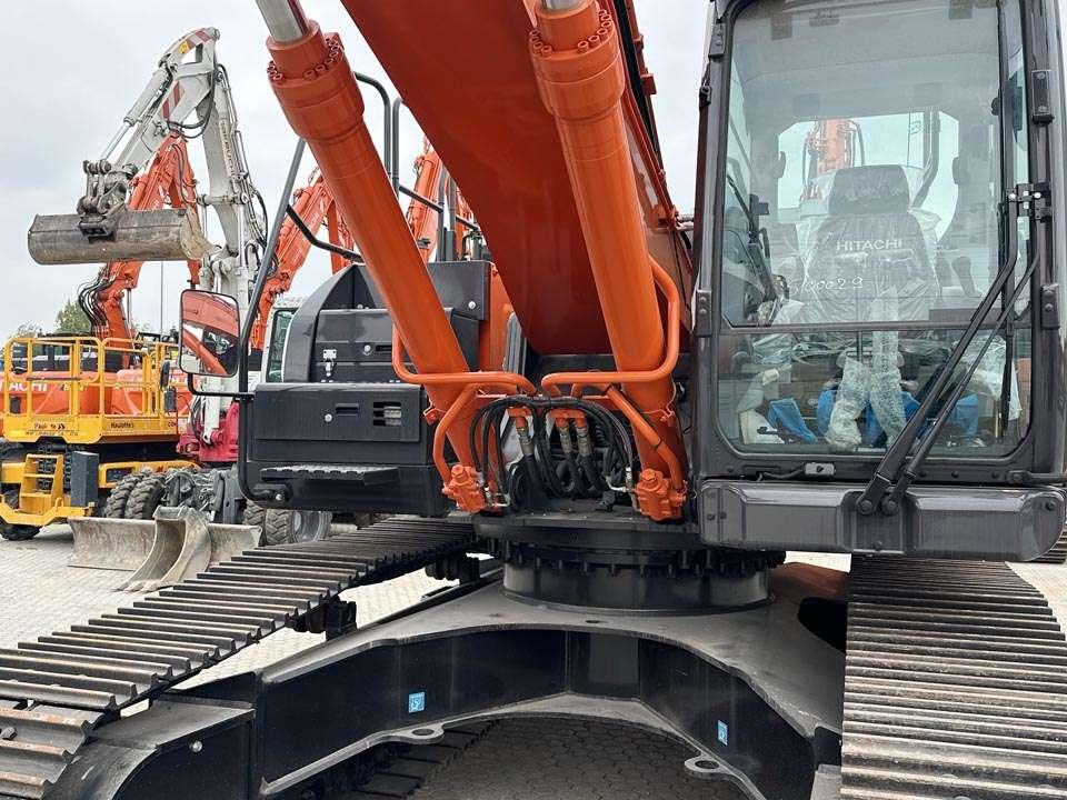 Hitachi ZX300LCN-7 Photo 6