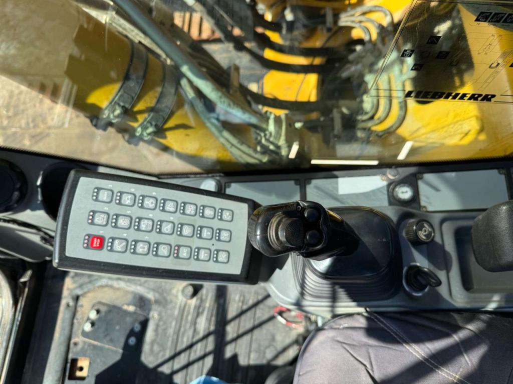 Liebherr R 926 NLC Photo 29