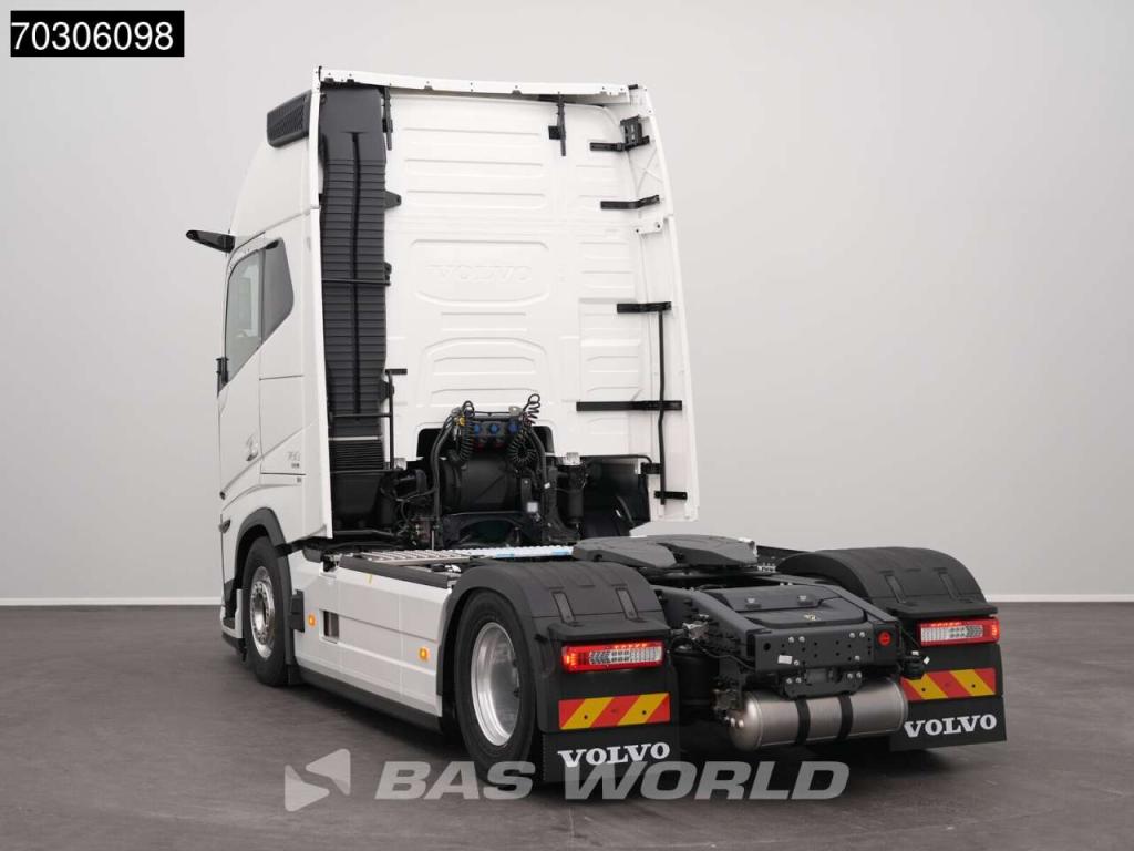 Volvo FH16 780 4X2 NEW! XL Retarder Full-Air I-ParkCool 2xTanks Alcoa's Photo 2