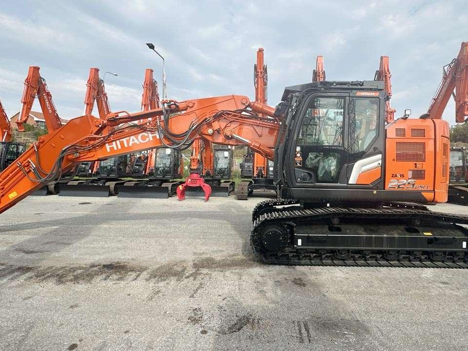 Hitachi ZX225USLC-7 Photo 2