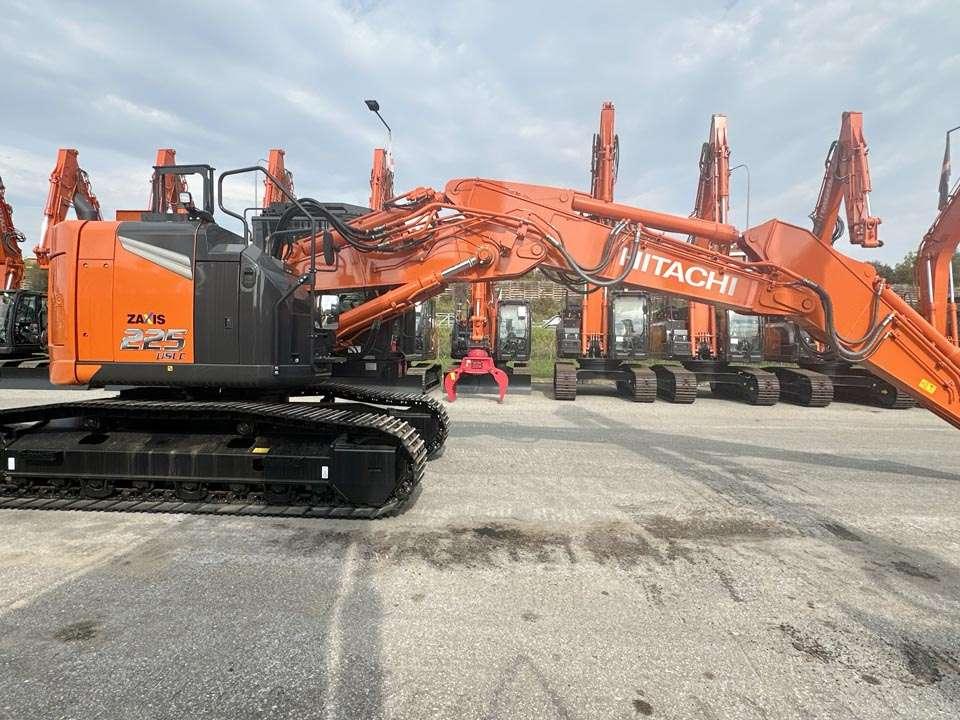 Hitachi ZX225USLC-7 Photo 23