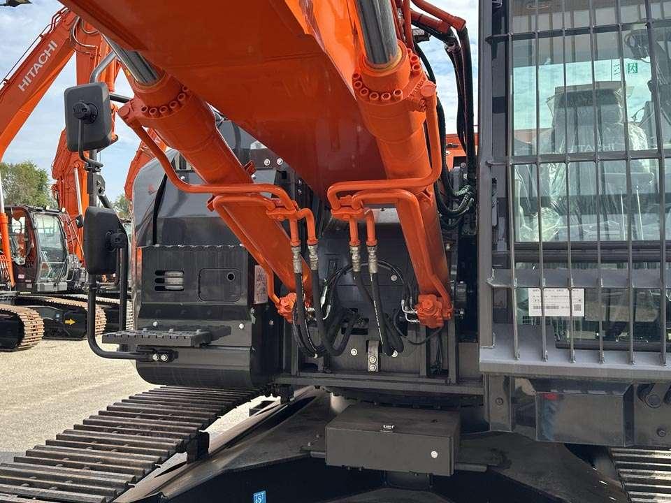 Hitachi ZX225USLC-7 Photo 7