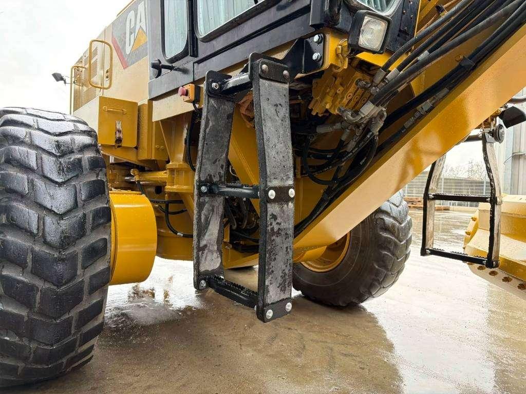 Caterpillar 140K Photo 21