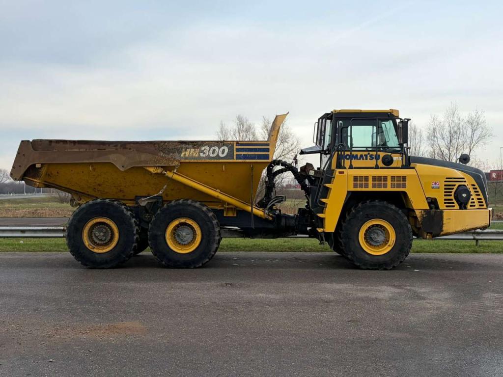 Komatsu HM300-3 Photo 6