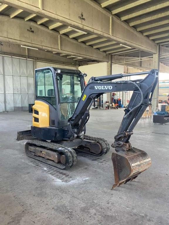 Volvo EC 27D Photo 1