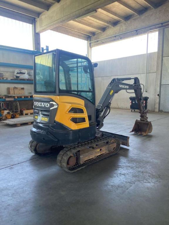 Volvo EC 27D Photo 3