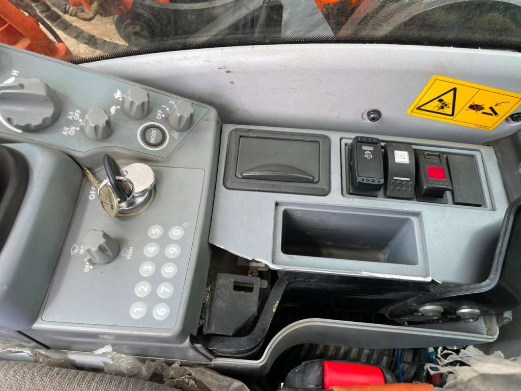 Hitachi ZX210LC-6 Photo 22