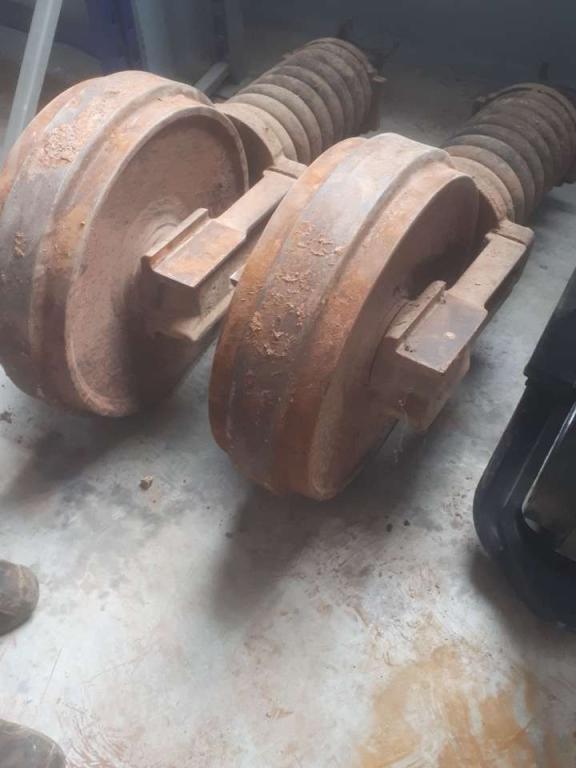 Roue folle pour Caterpillar 317B Photo 1