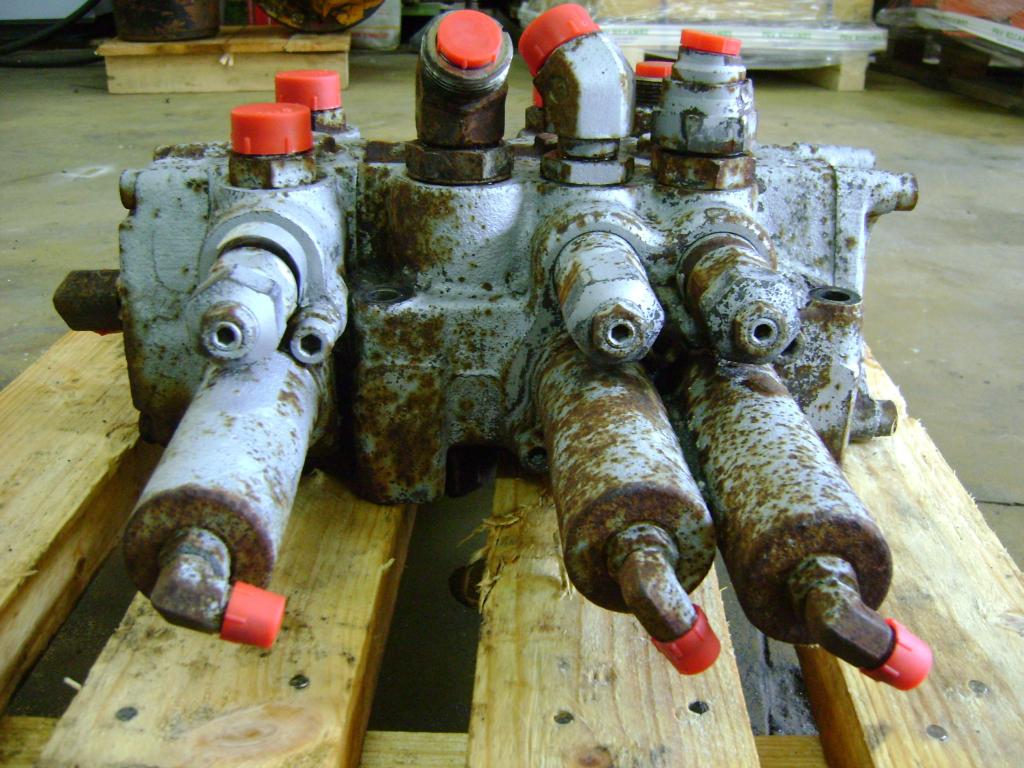 Distributeur hydraulique pour Fiat Hitachi Photo 3