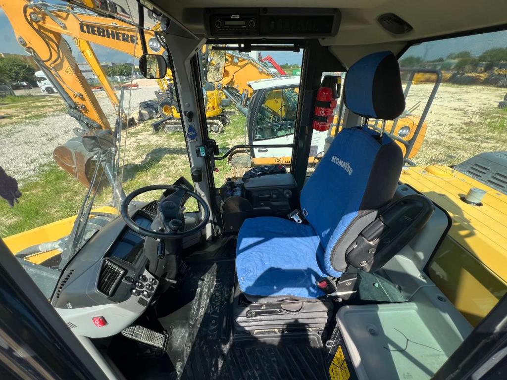 Komatsu WA470-8 Photo 15