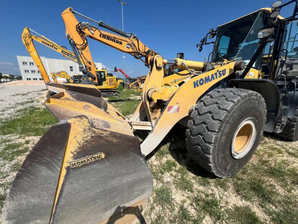 Komatsu WA470-8 Photo 9