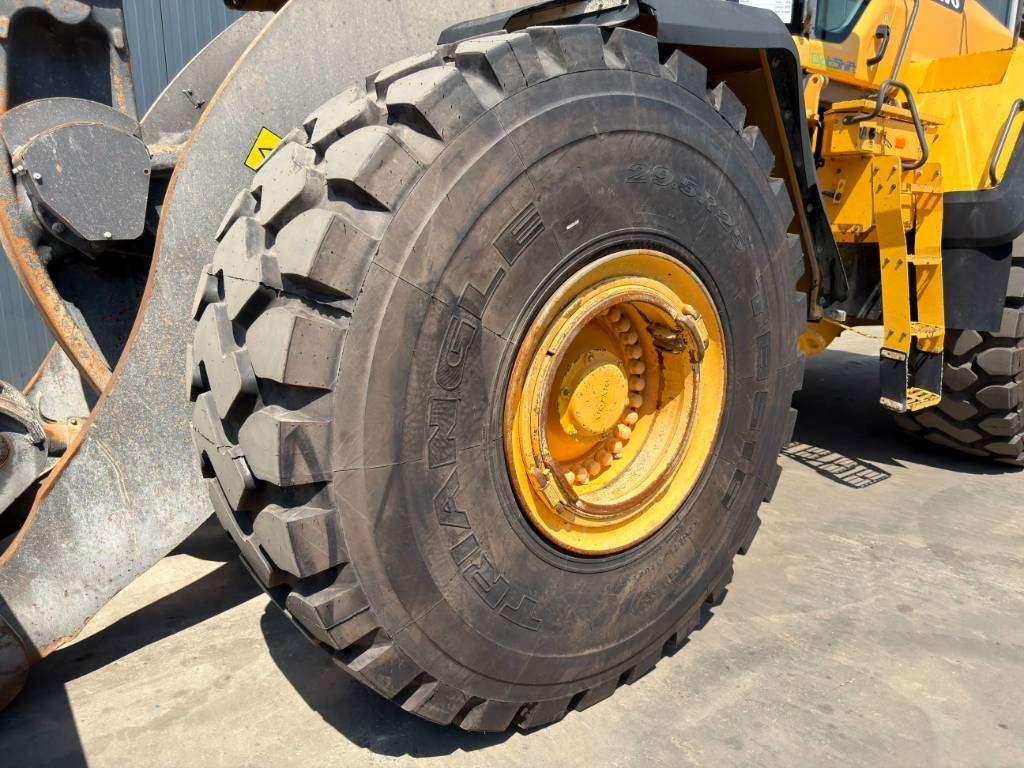 Volvo L250H Photo 26