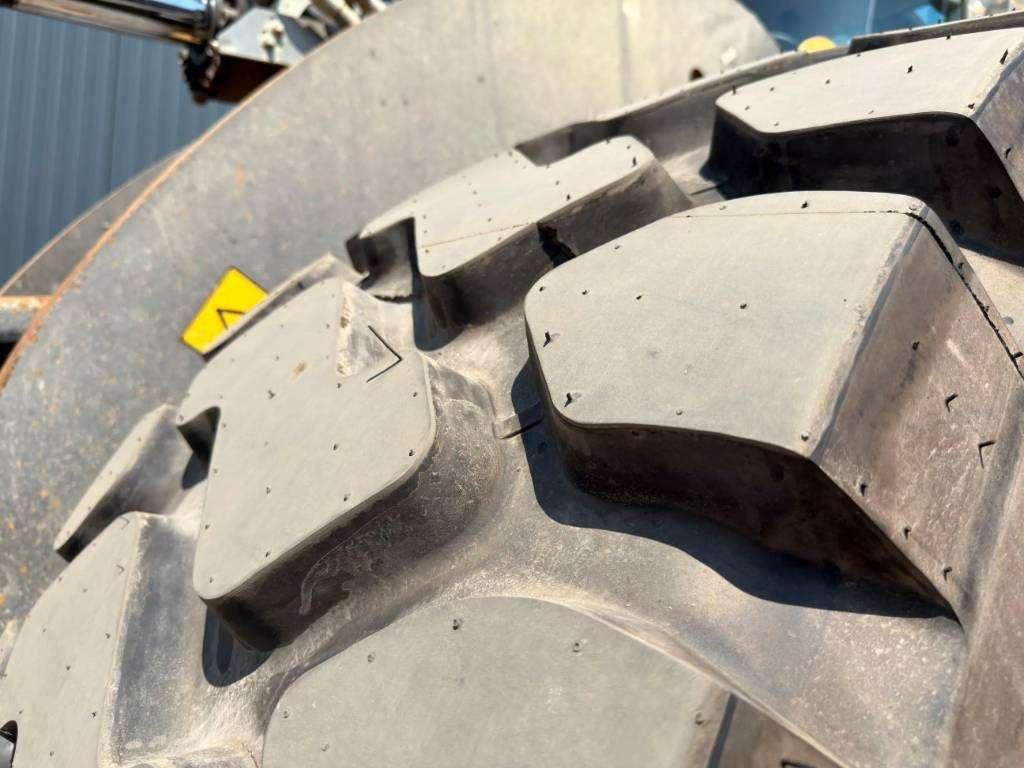 Volvo L250H Photo 27