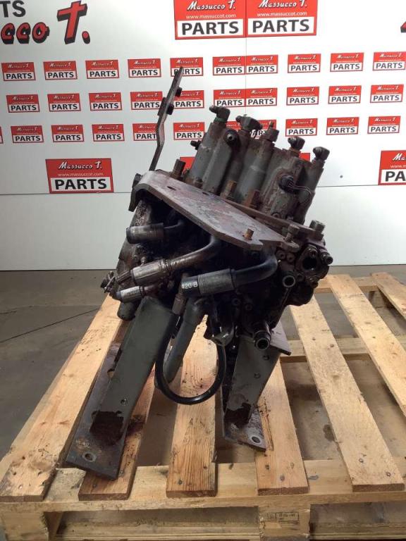 Distributeur hydraulique pour Hitachi ZX160LC Photo 1